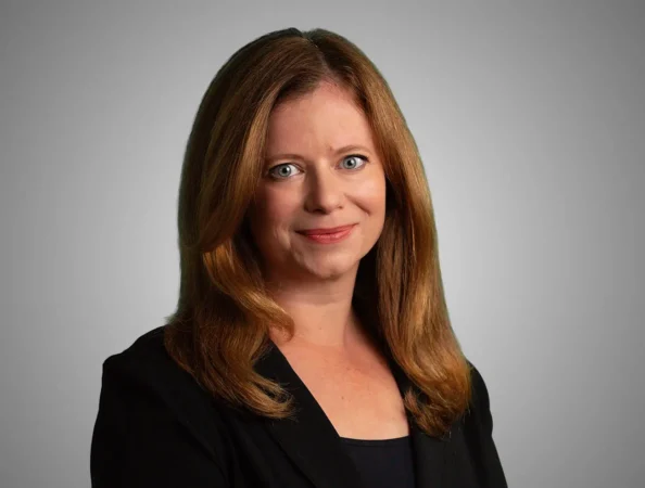 Caren Decter headshot