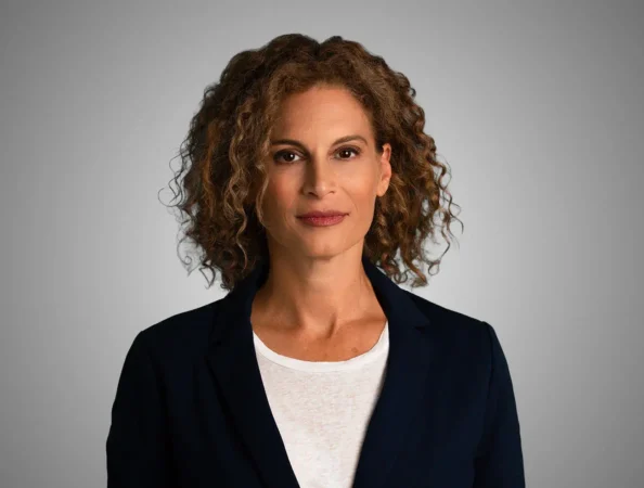 Victoria Cook headshot